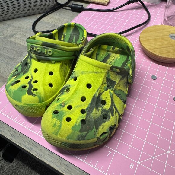 Crocs Kids Green Marble Tie Dye Clogs Size C 9 Boys Shoes - Picture 5 of 5